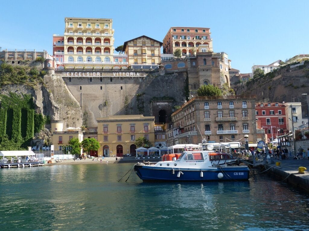 Are There Any Nearby Islands To Visit From Sorrento?